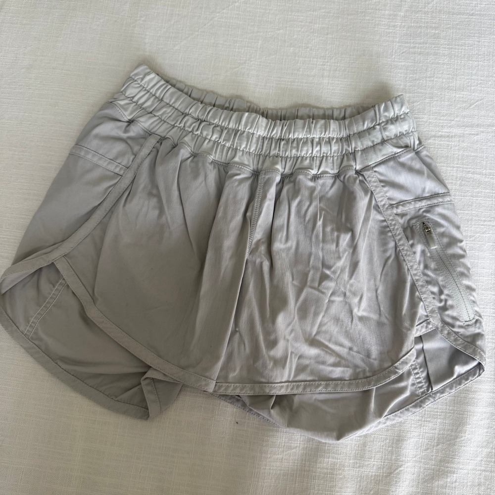Lululemon Tracker Short V 4" Light‎ Grey Athletic Running Shorts Size 4 LW7837S
